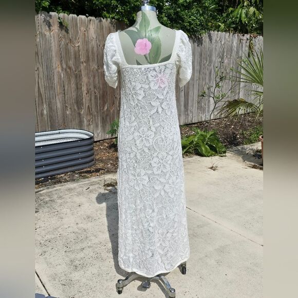 Elegant Zara dress features a unique knotted round neckline and charming - Picture 7 of 9